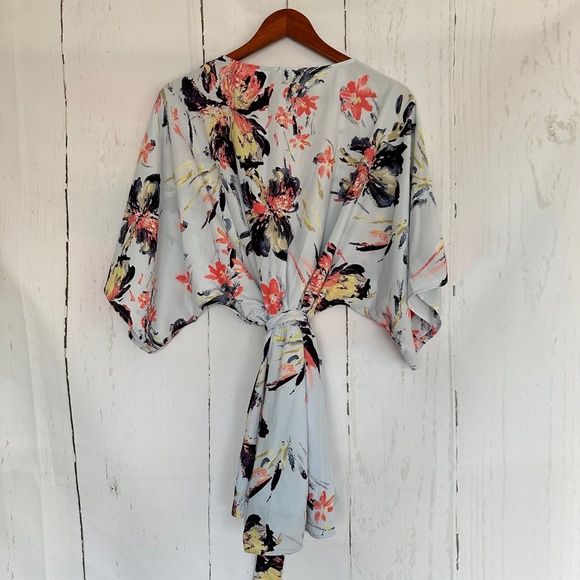 NWT LULU'S Parasio Light Blue Floral Romper With Tie Kimono Size Small S - Picture 3 of 11